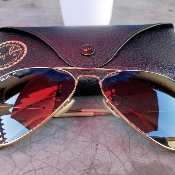 Gold rimmed Ray Ban sunglasses - Picture 2 of 3